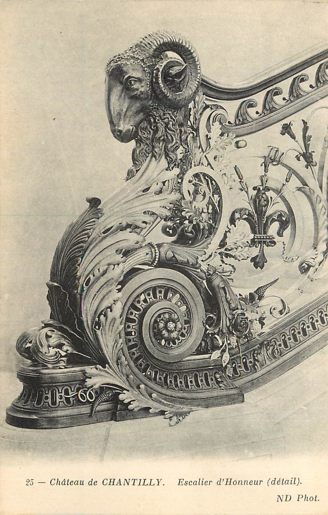 Château de Chantilly — Escalier d'Honneur (détail) — ND Phot.