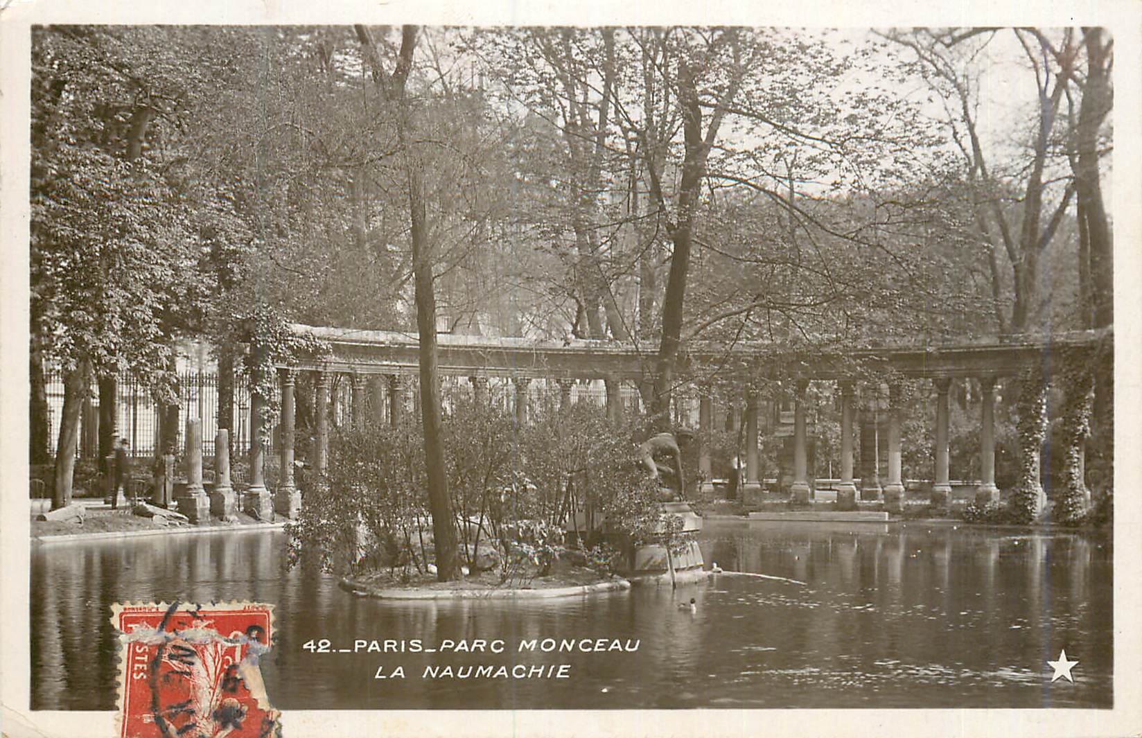 CPA Paris Parc Monceau La Naumache