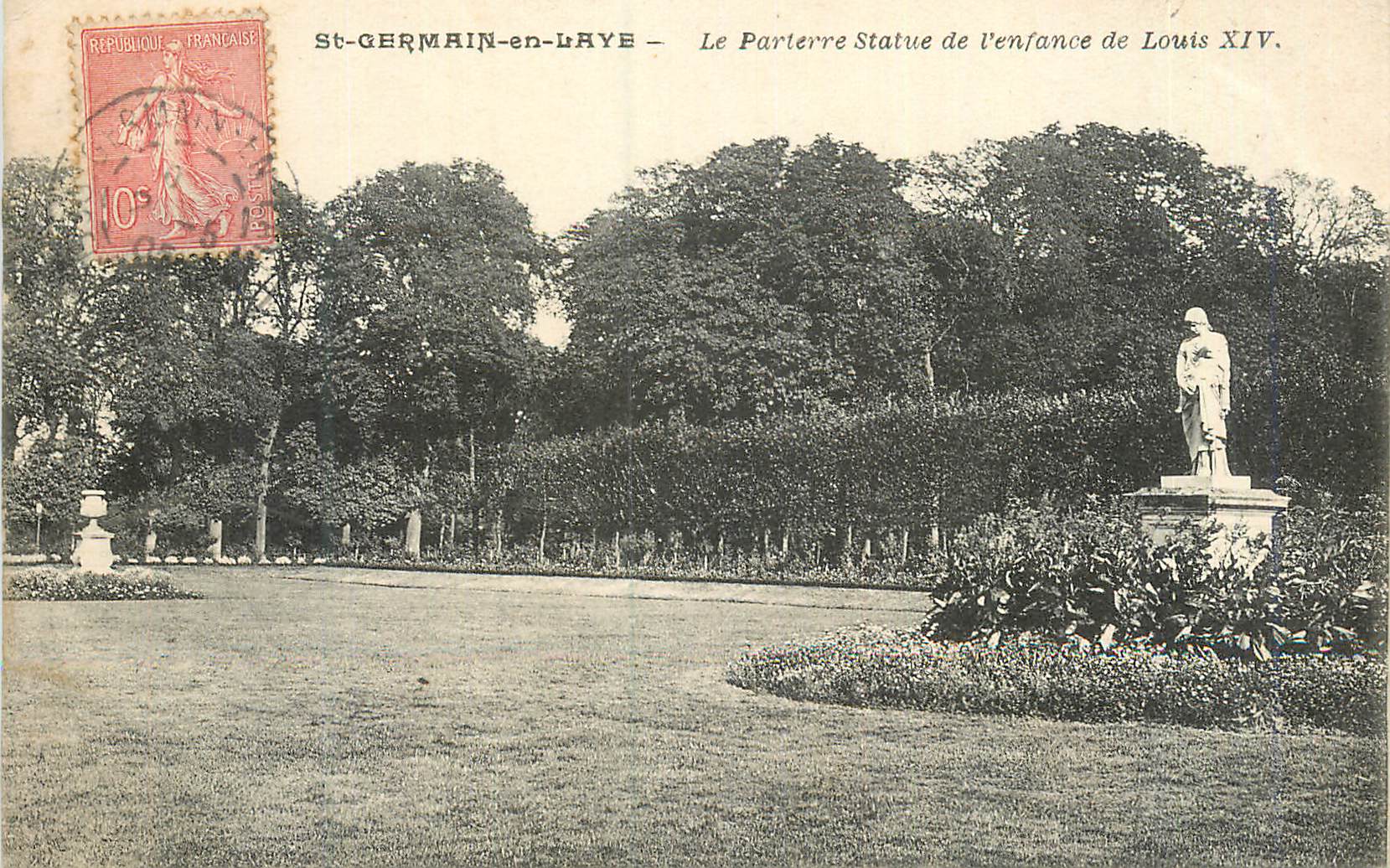 St-GERMAIN-en-LAYE — Le Parterre Statue de l'enfance de Louis XIV.