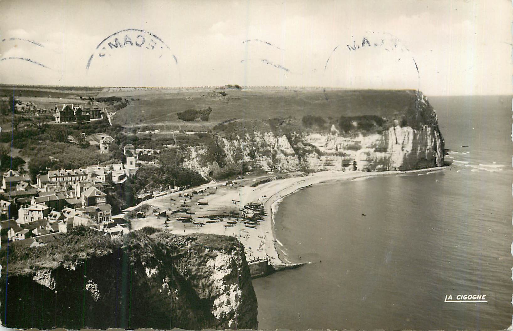 CPM Yport Vue Generale de la Plage Prise des Falaises d'Amont