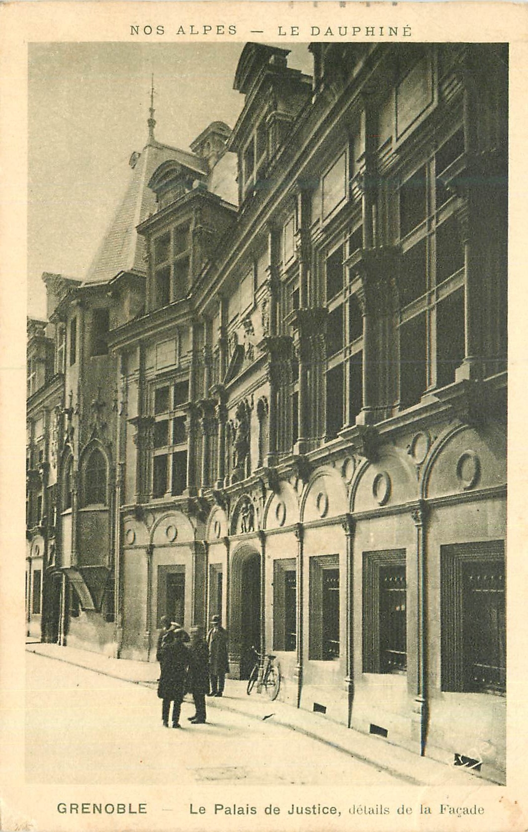 CPA Nos Alpes Le Dauphine Grenoble Le Palais de Justice Details de la Facade