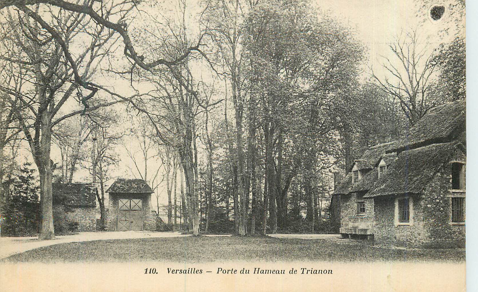 Versailles — Porte du Hameau de Trianon
