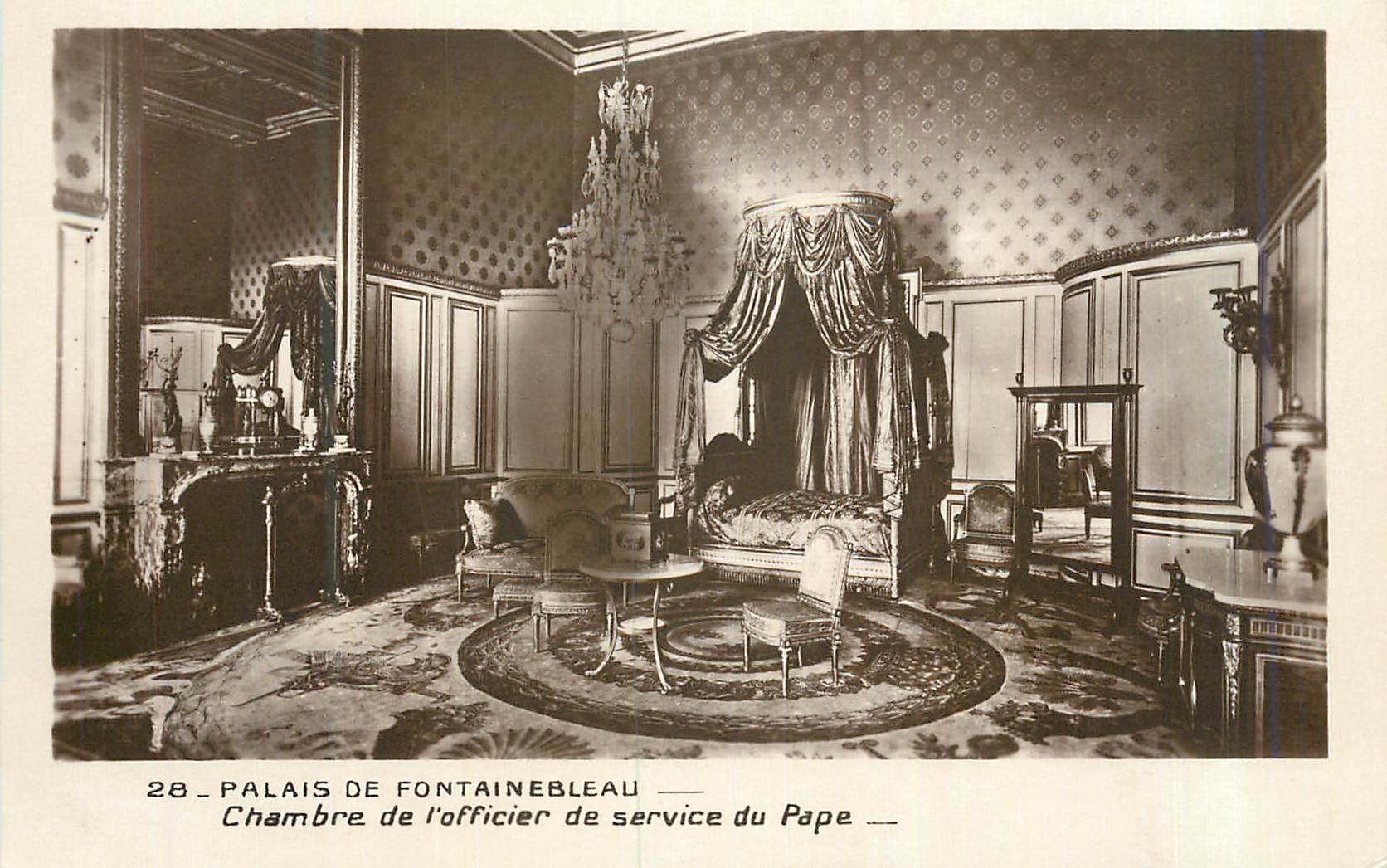 Habitación del funcionario del Papa — Palacio de Fontainebleau — Edición de los Museos del Louvre, n°28