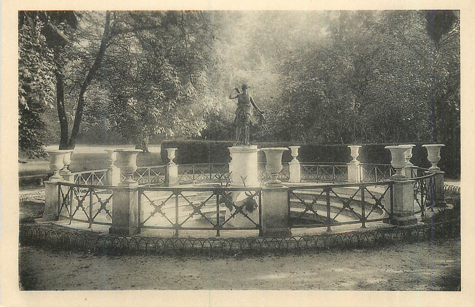 Castillo de Fontainebleau — La Fuente de Diana — Edición de los Museos Nacionales, n°45