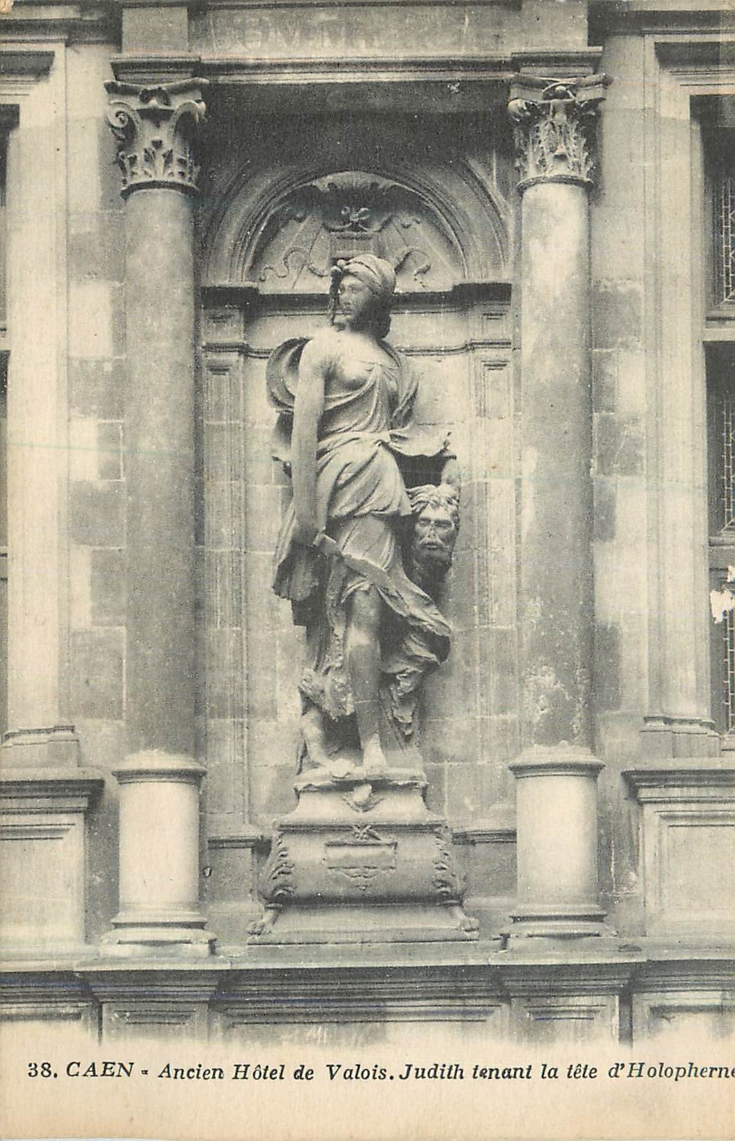 CPA Caen Ancien Hotel de Valois Judith Tenant la Tete d'Holopherne