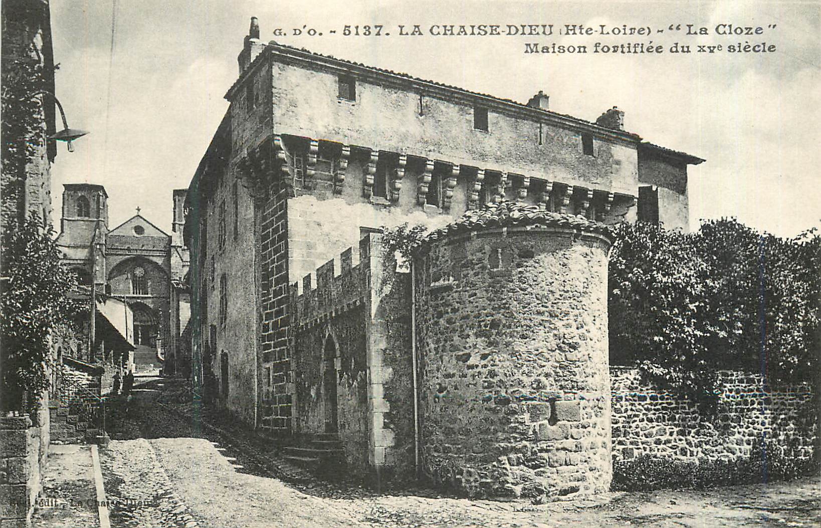 CPA La Chaise Dieu (Hte Loire) La Cloze Maison Fortifiee du XVe Siecle