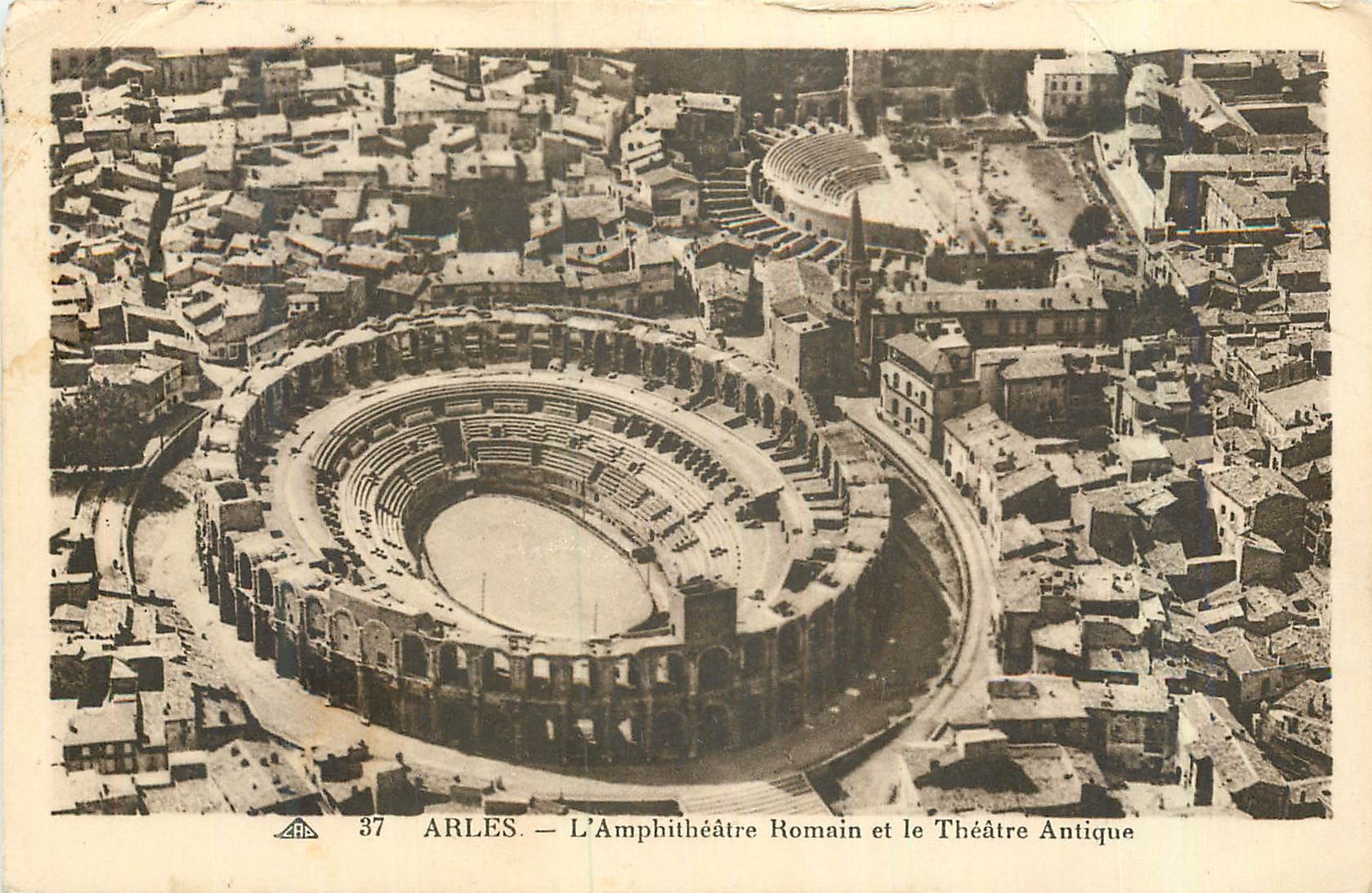 Arles — L'Amphithéâtre Romain et le Théâtre Antique — C° des Arts Photomécaniques