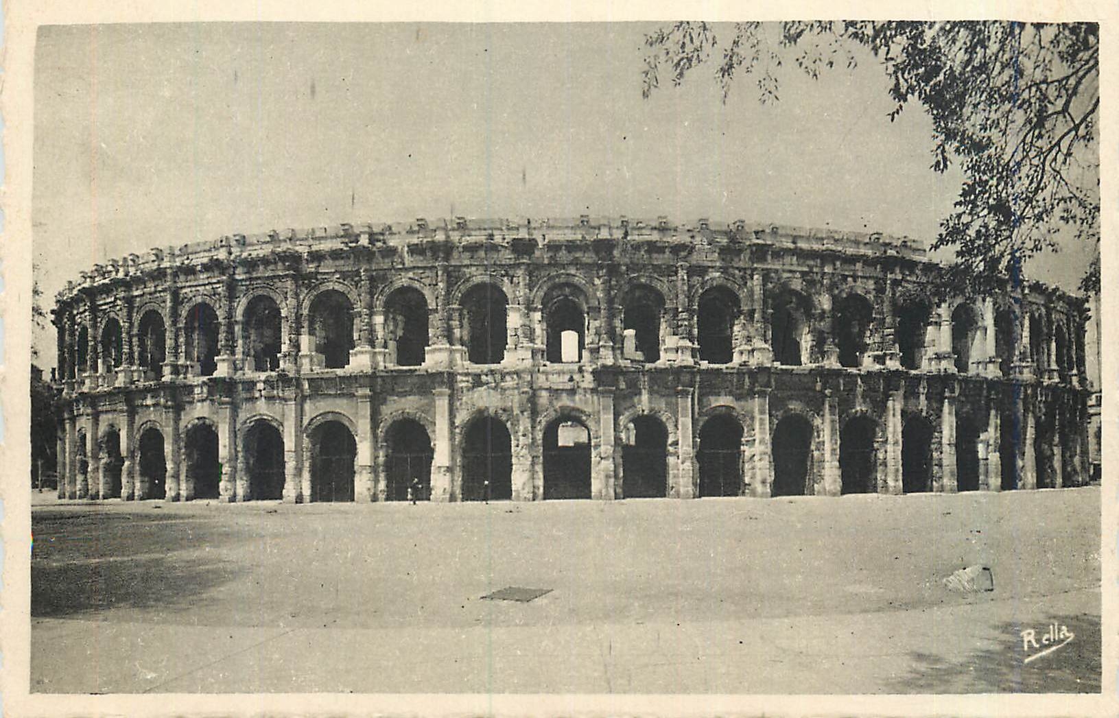 CPA Nimes Les Arenes (Amphitheatre Romain)