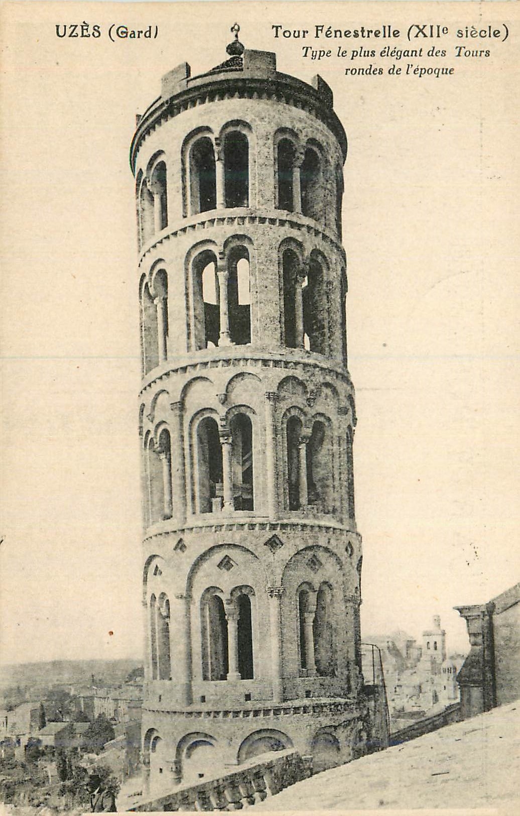 CPA Uzes (Gard) Tour Fenestrelle (XIIe Siecle)