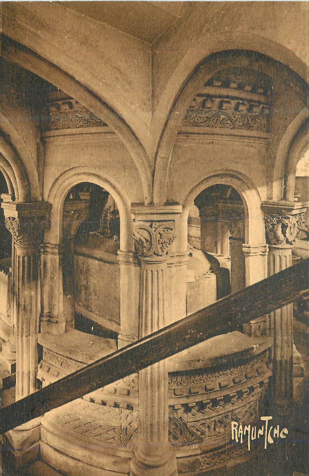 CPA Eglise de St Maixent L'Ecole Tombeaux de St Maixent et de St Leger