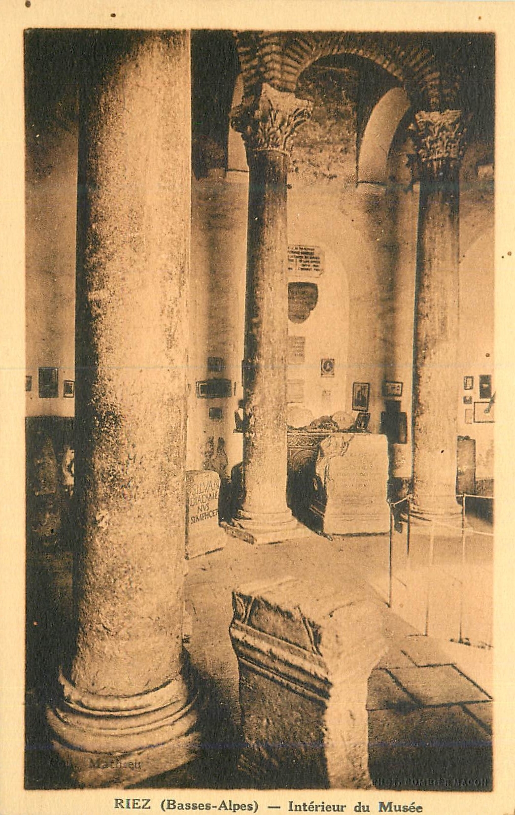CPA Riez (Basses Alpes) Interieur du Musee