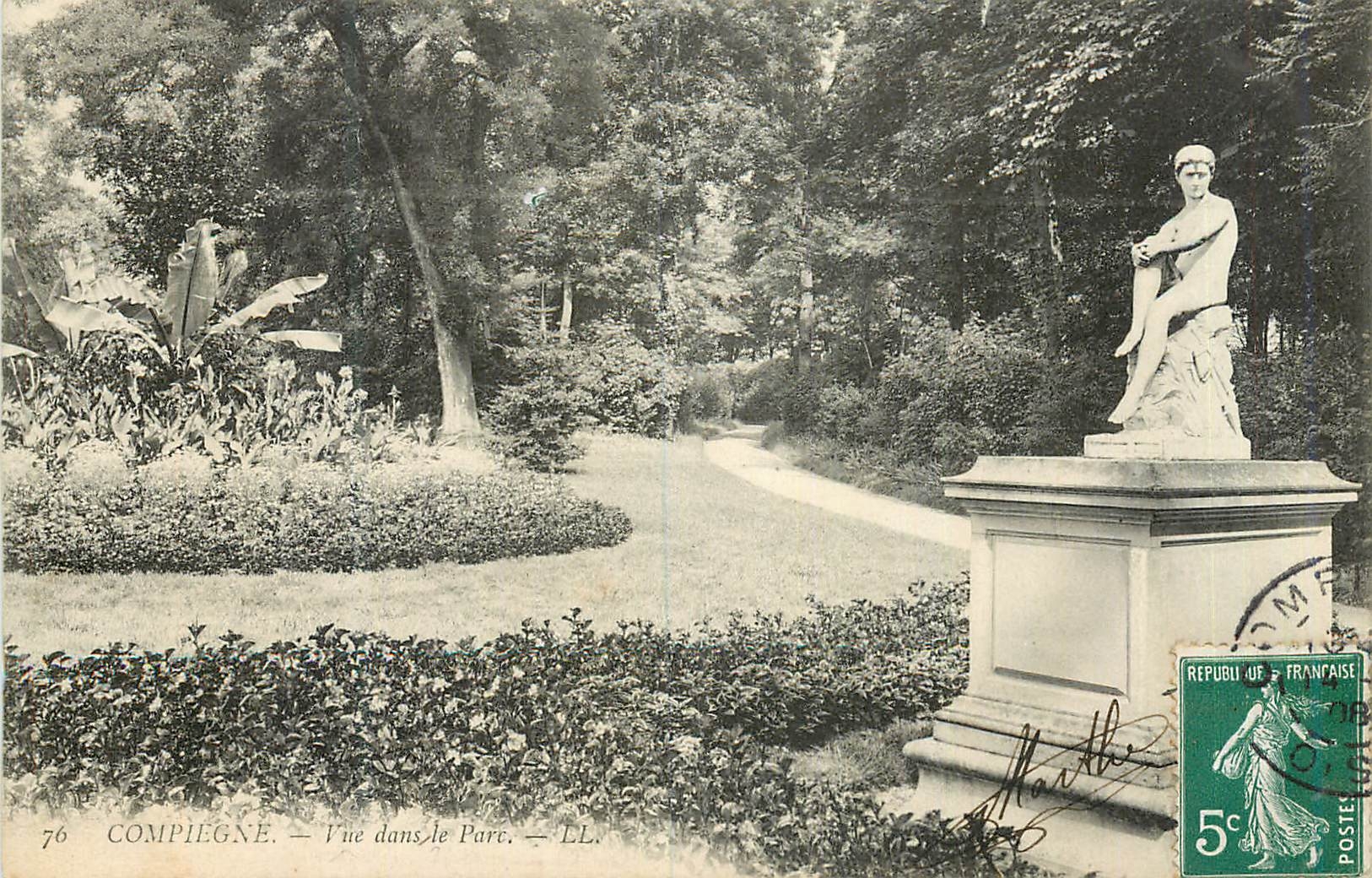 CPA Compiegne Vue dans Le Parc LL