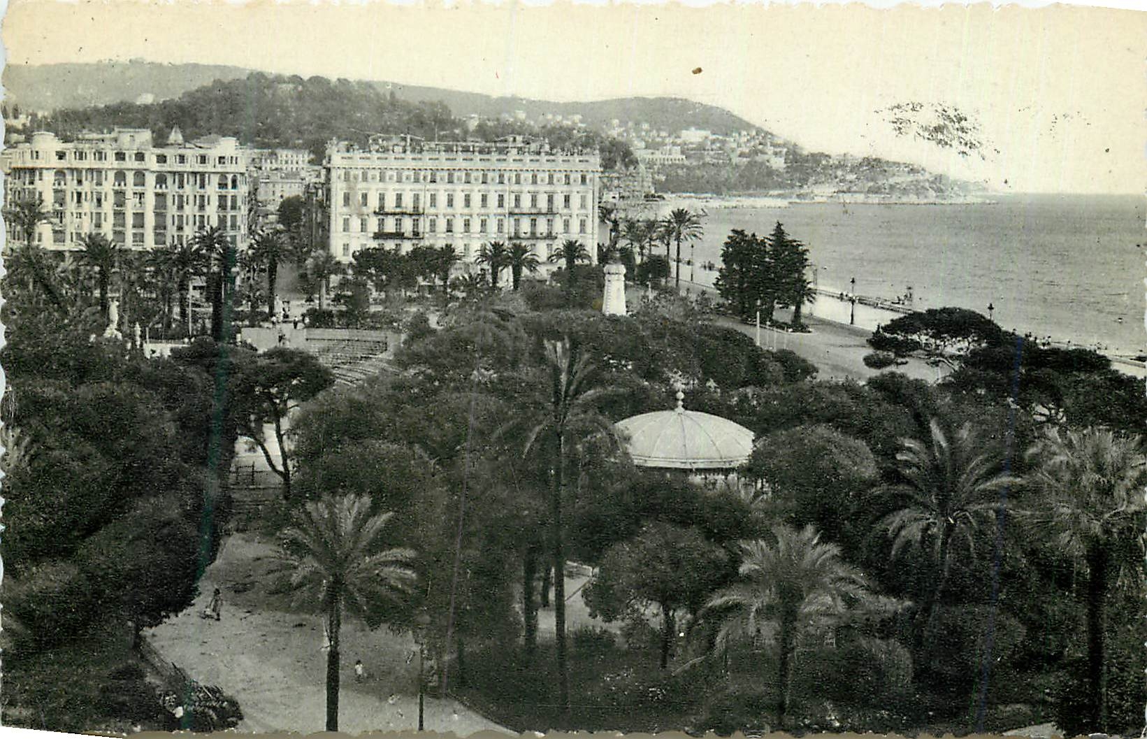 CPM Nice Les Jardins Albert Ier et le Mont Boron