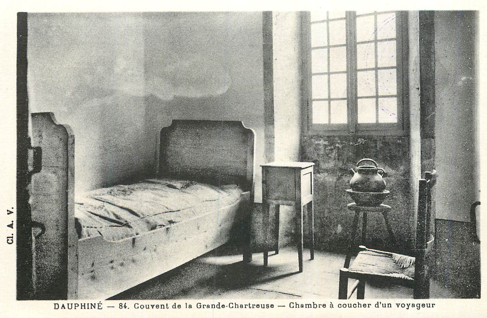 Dauphiné — 84. Couvent de la Grande-Chartreuse — Chambre à coucher d'un voyageur