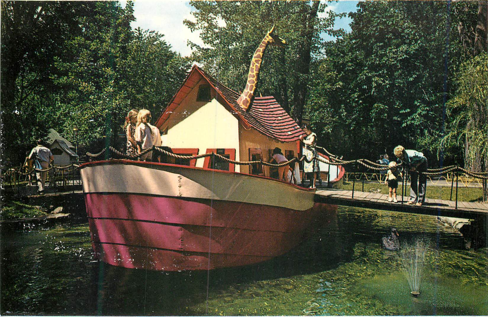 CPM Montreal Quebec le Zoo des Enfants le Parc Lafontaine Giraffe