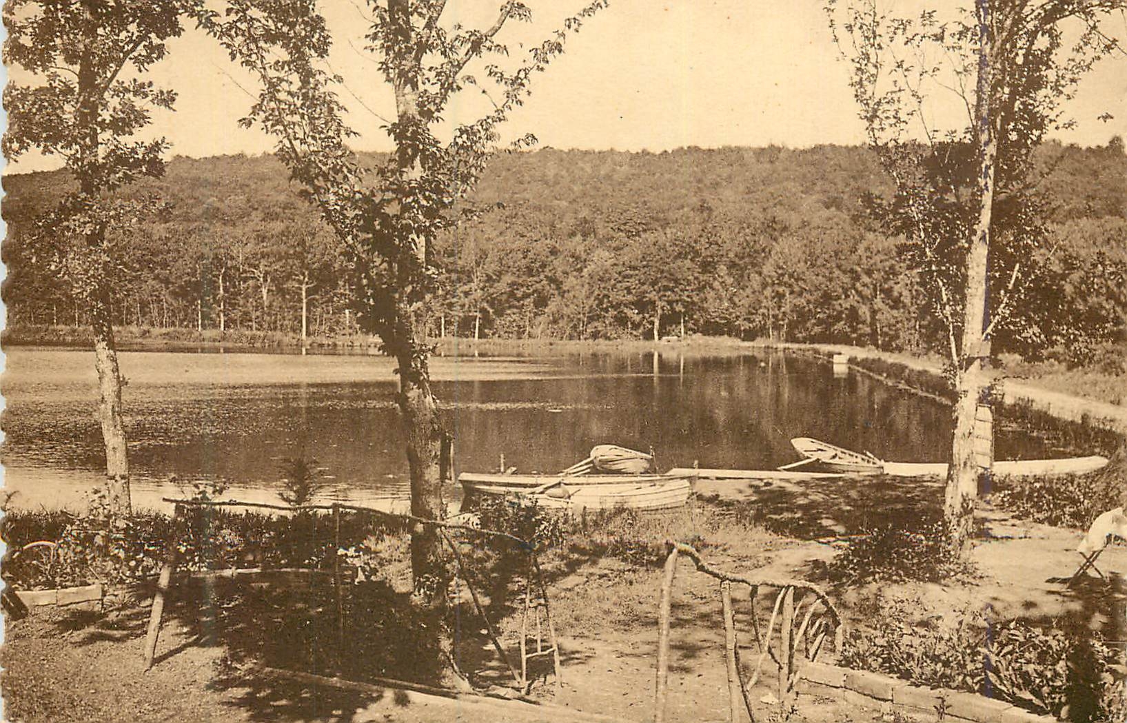 CPA Contrexeville un Joli Coin le Lac de la Folie