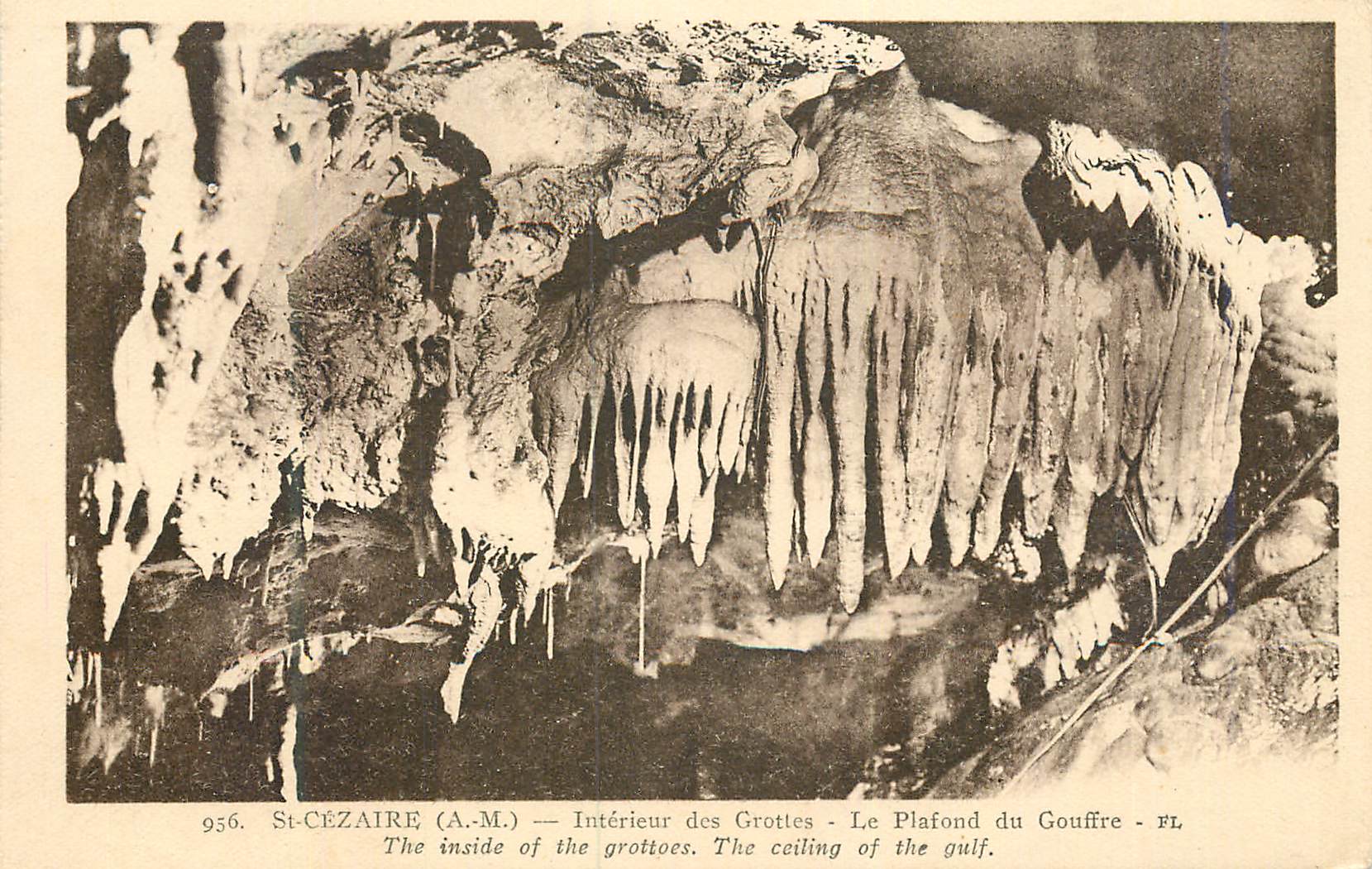 CPA St Cesaire (AM) Interieur des Grottes le Plafond du Gouffre