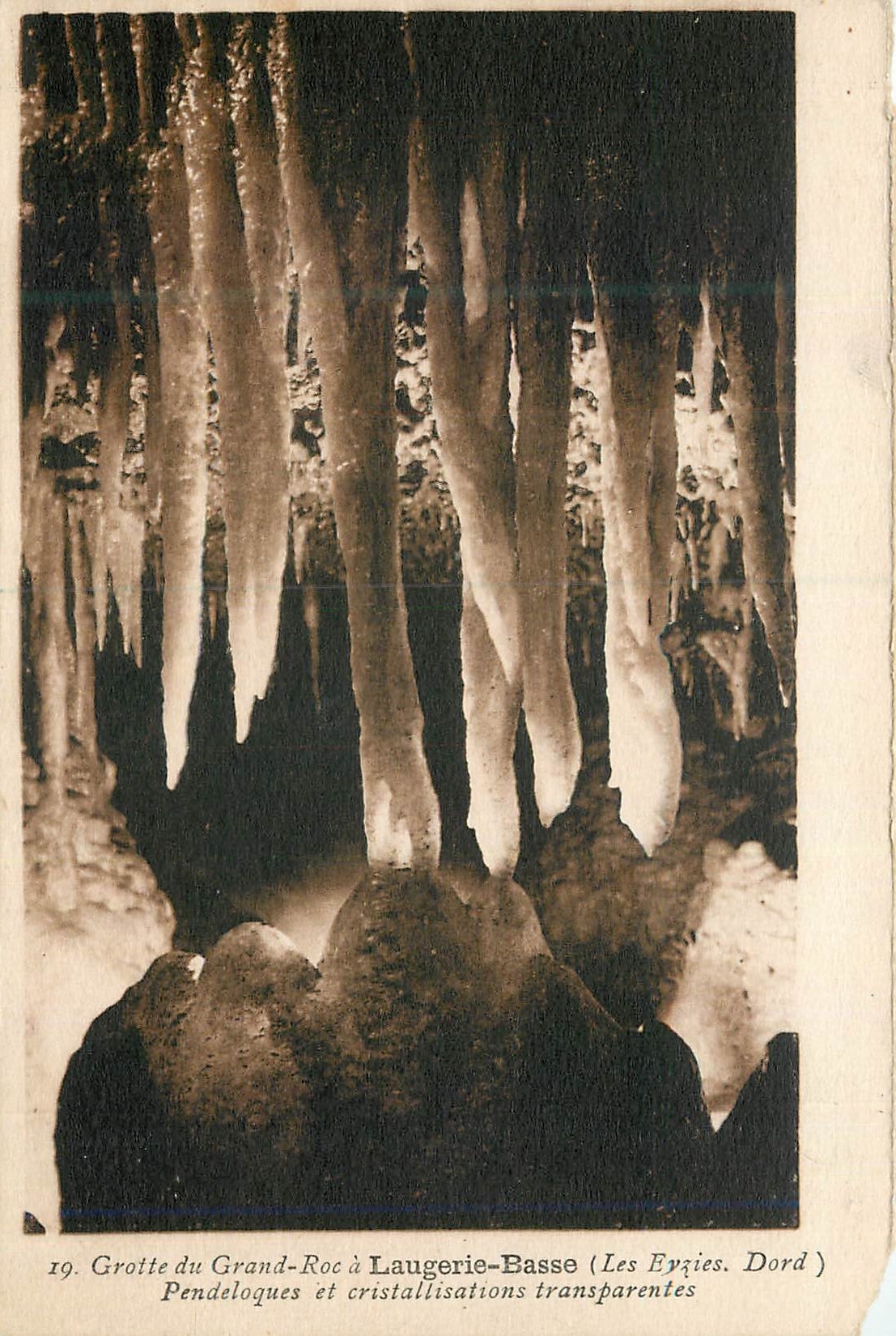Grotte du Grand-Roc à Laugerie-Basse (Les Eyzies, Dordogne) — Pendeloques et cristallisations transparentes — n°19