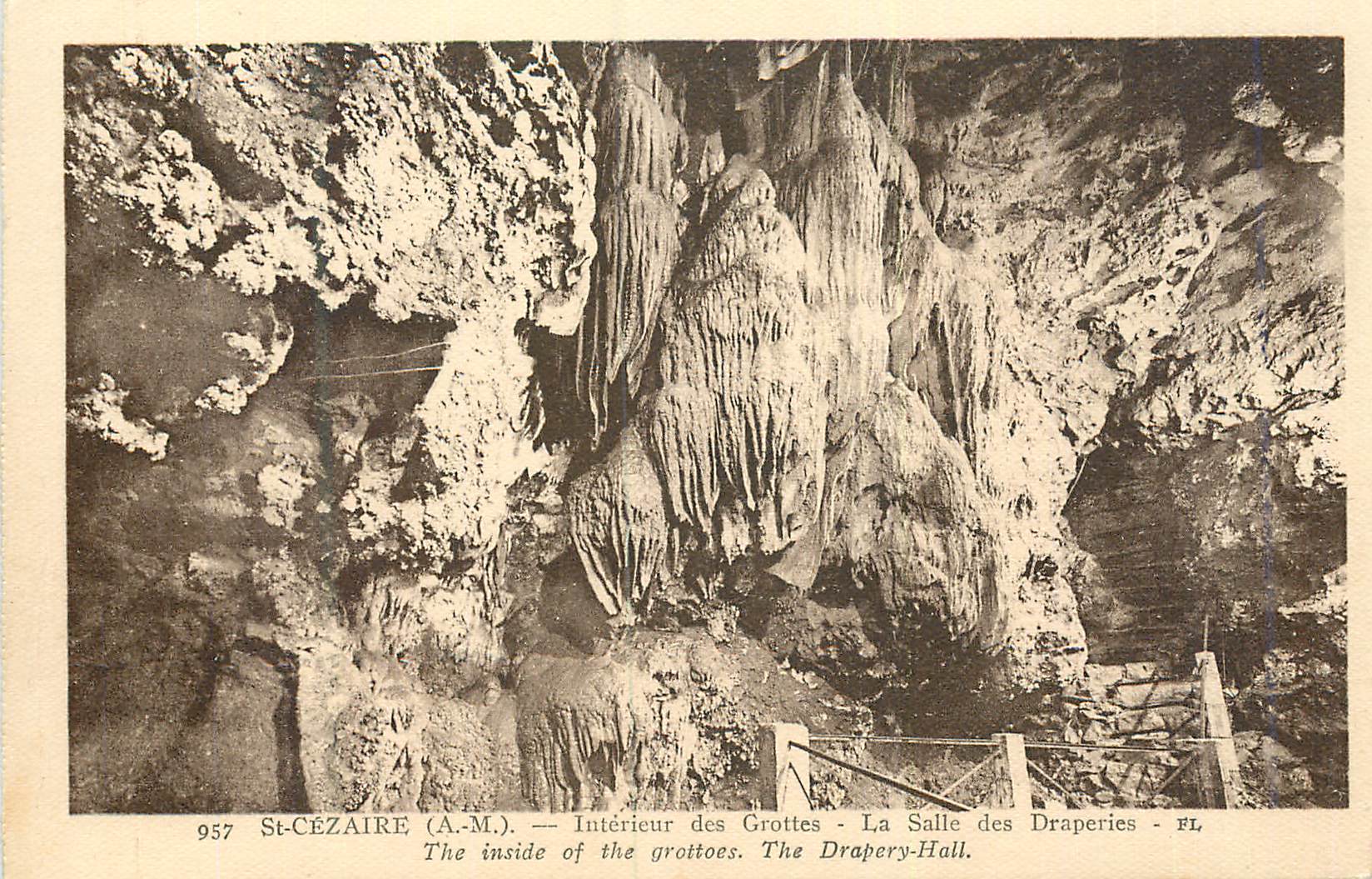 St-Cézaire (A.M.) — Intérieur des Grottes - La Salle des Draperies - FL