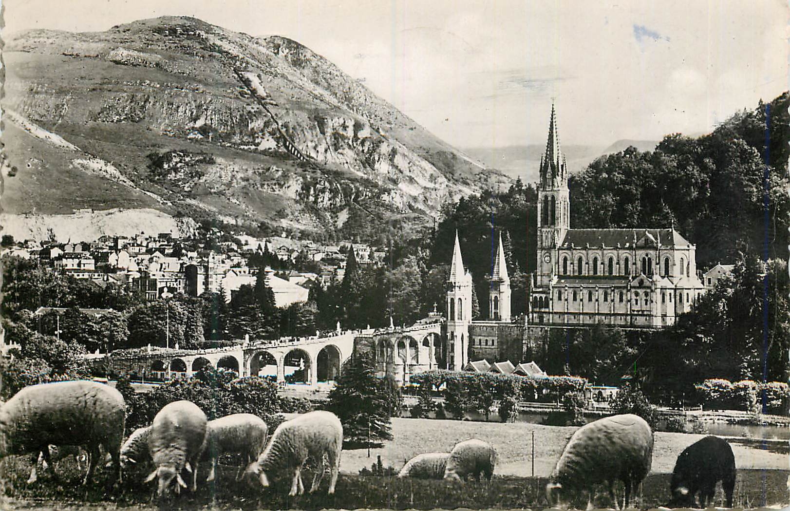 CPM Lourdes la Basilique et le Pic du Jer