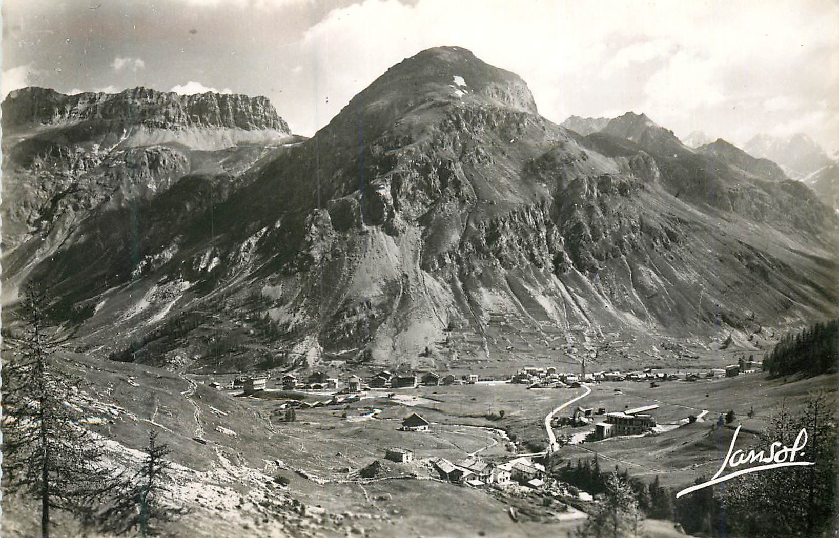 CPM Val d'Isere(Savoie) Alt 1850m E 1017 Vue Generale de la Station et Rochers de Franchet (2846m)