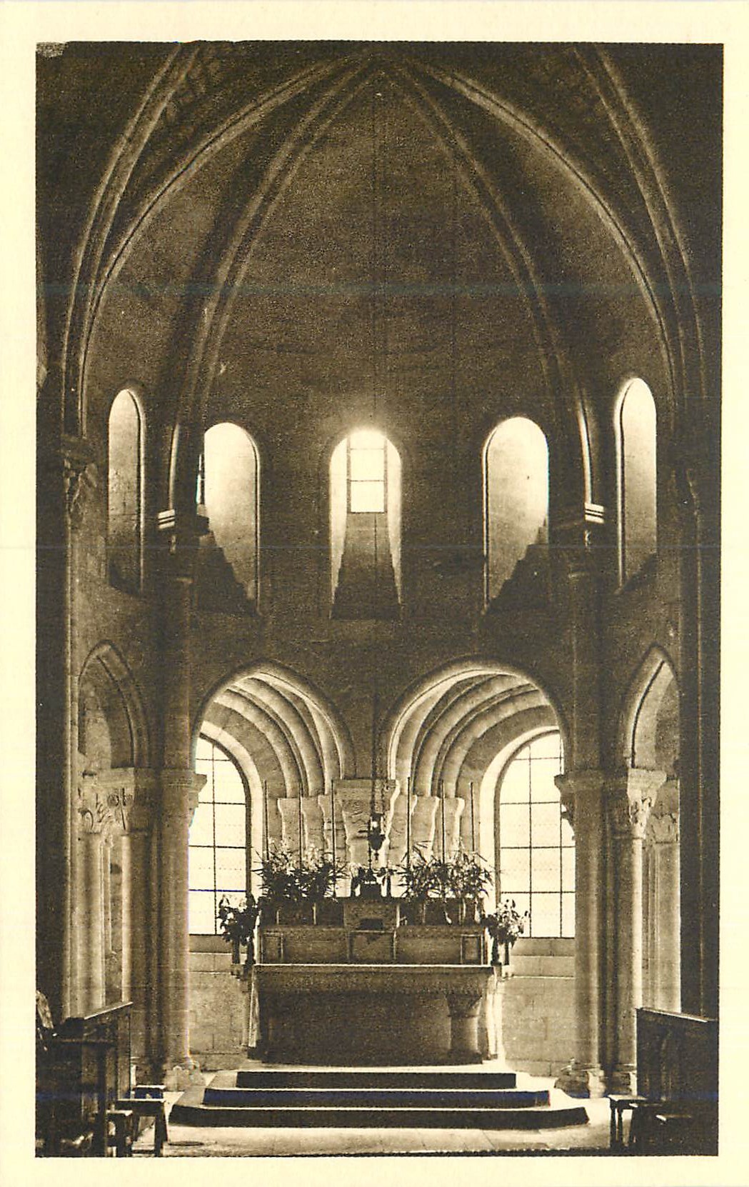Moriénval (Oise) — The Church of Notre-Dame — Choir and Ambulatory — Photo P. Duclos - Pierrefonds