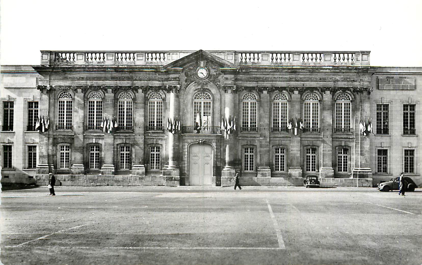 CPM Beauvais l'Hotel de Ville