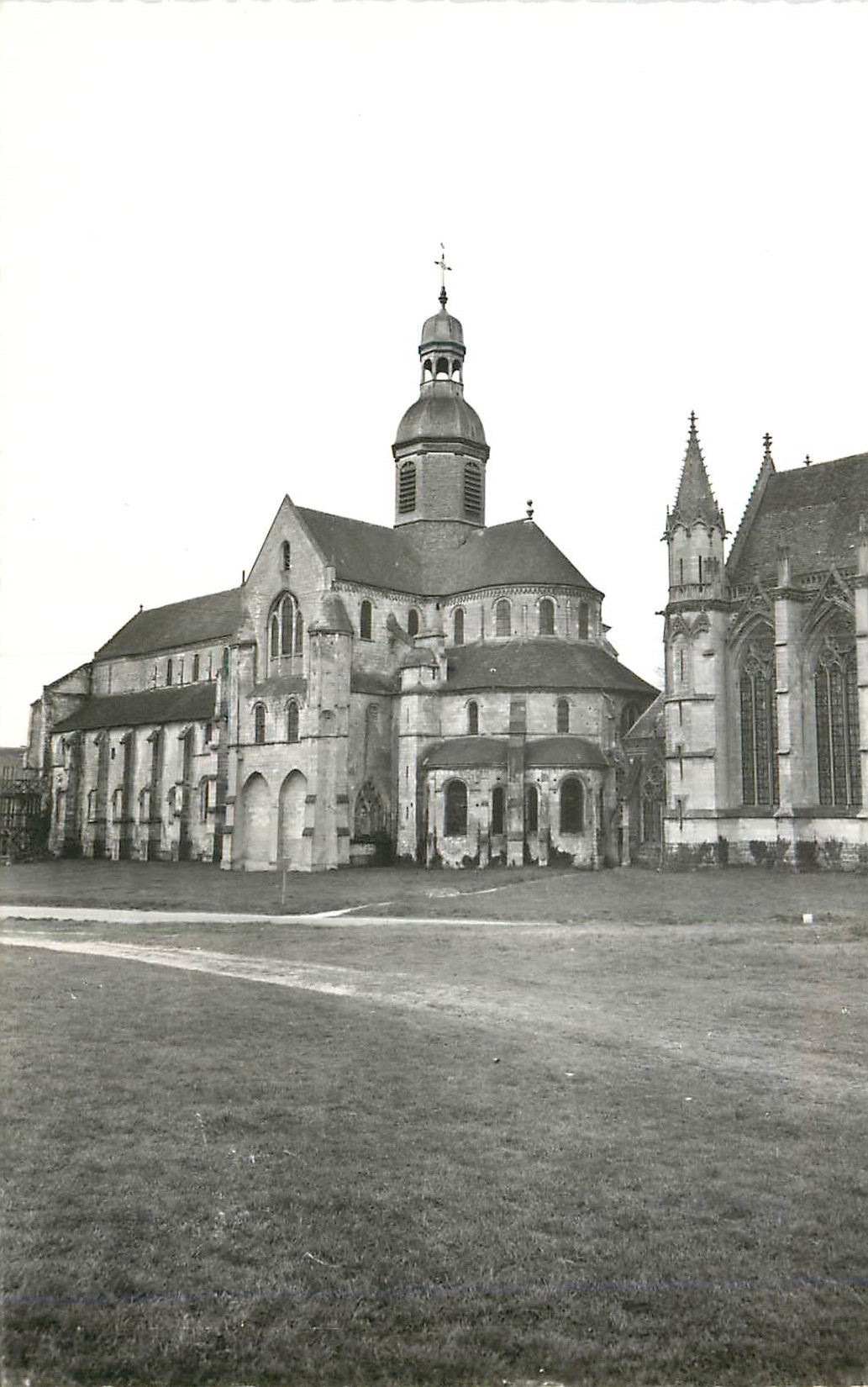 Saint-Germer-de-Fly — L'Abside, partie romane (XIIe s.) — Damont