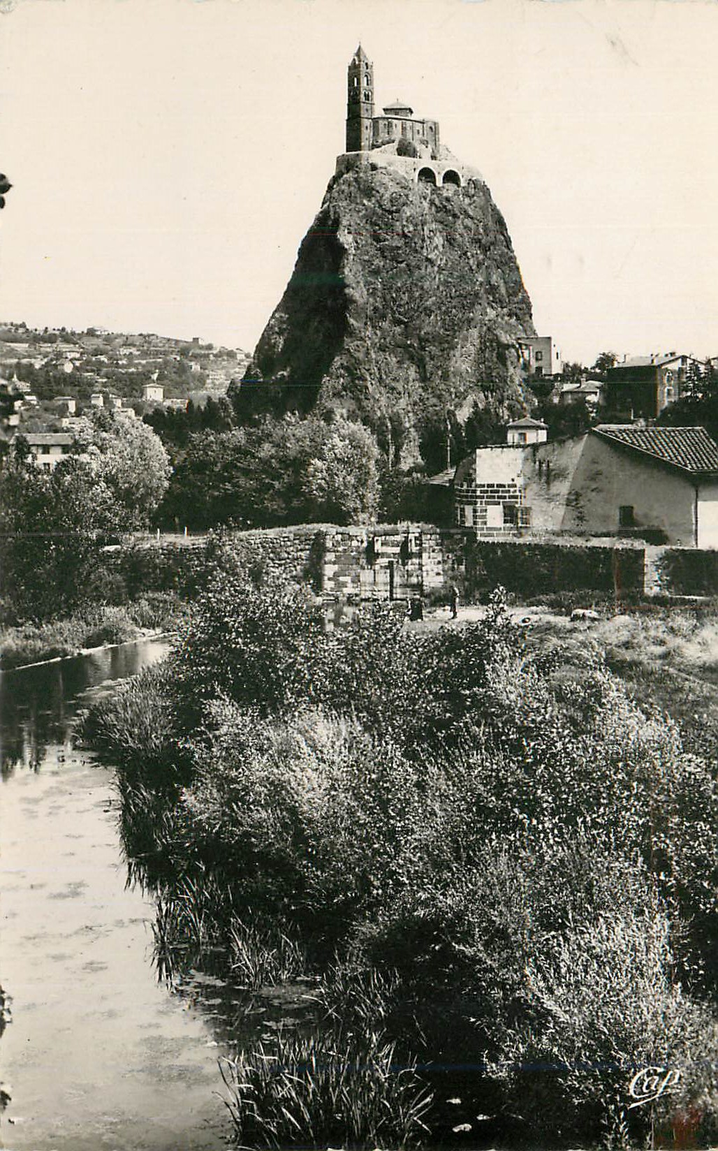 Le Rocher Saint-Michel d'Aiguilhe — Puy-en-Velay — C.A.P. (156)