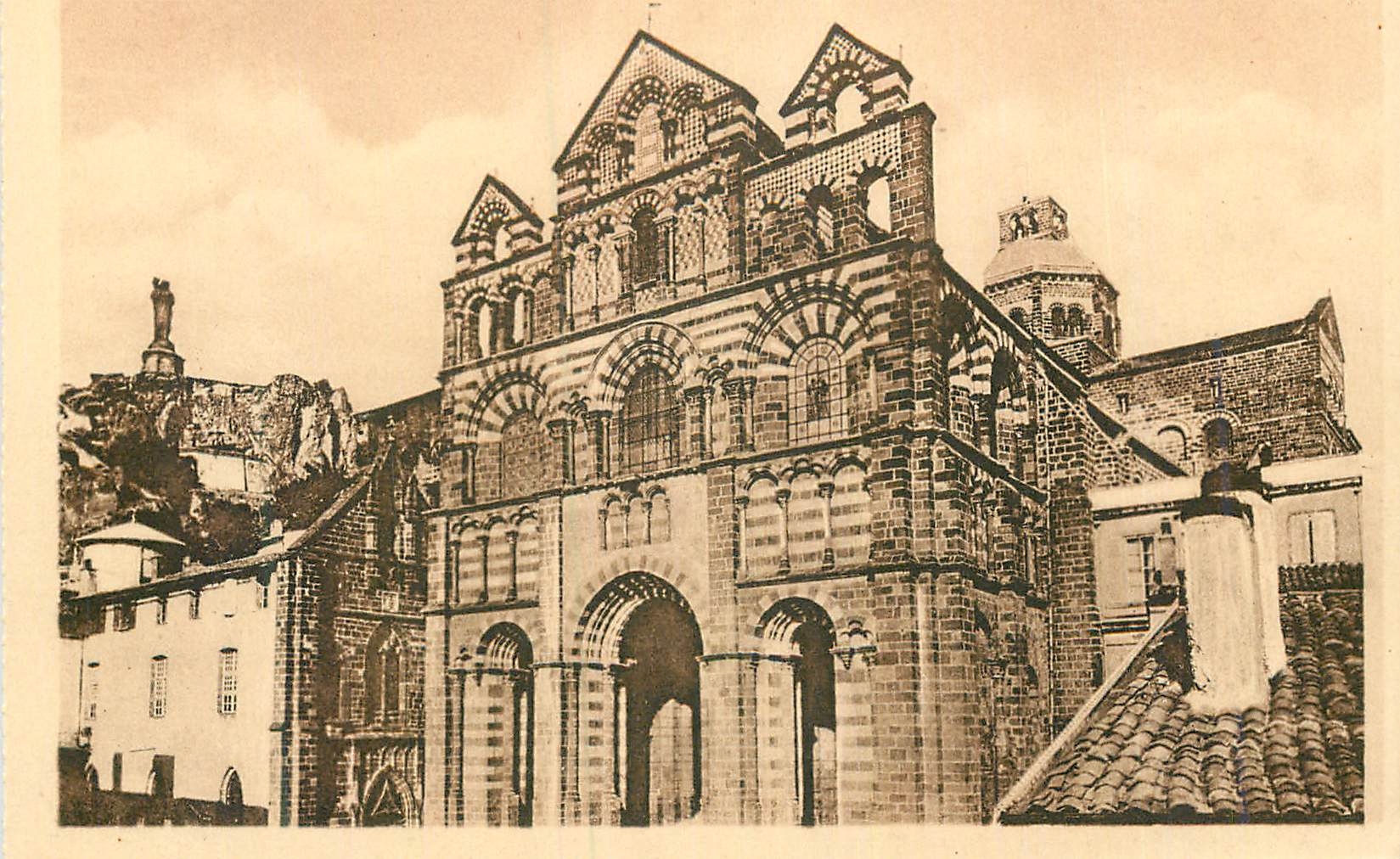 CPA le Puy la Cathedrale et le Rocher Corneille
