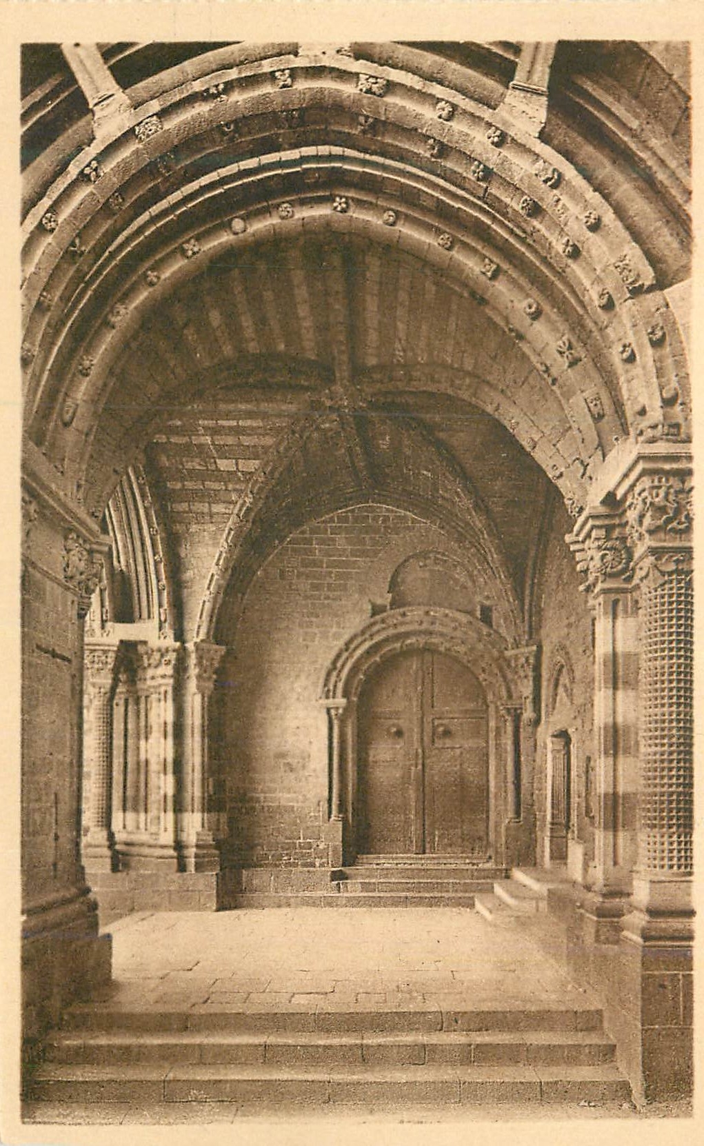 CPA le Puy la Cathedrale  le Porche Meridional (XIIe s)