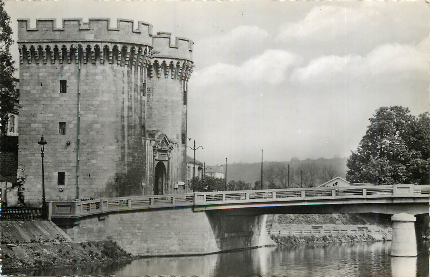 Verdun — La Porte Chaussée et la Meuse — Éditions des Forts de Vaux et Douaumont