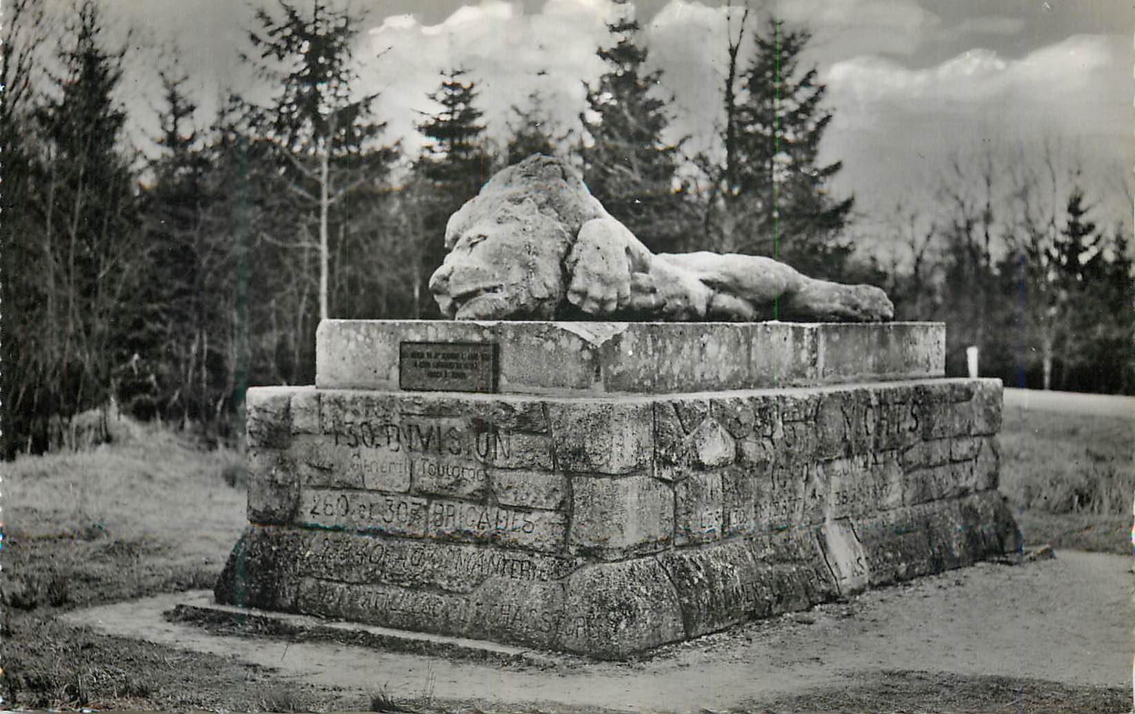 CPM Verdun et les Champs de Bataille le Lion de la Chapelle Sainte Fine Lion Militaria