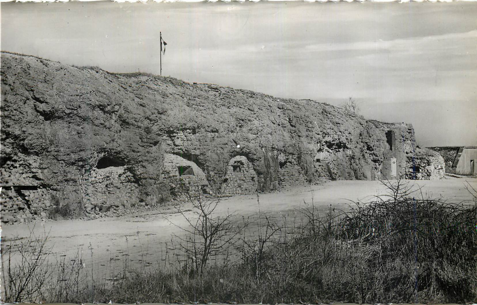 CPM Verdun et les Champs de Bataille le Fort de vaux Face Sud Militaria