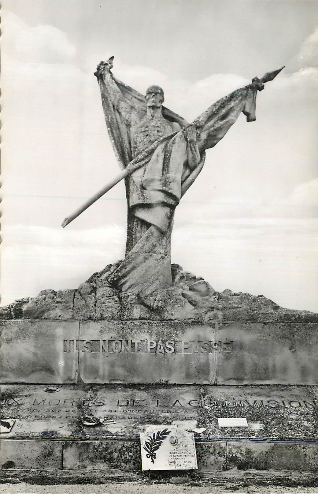 Mort-Homme — Monument à la 69e Division — Éditions des Forts de Vaux et Douaumont