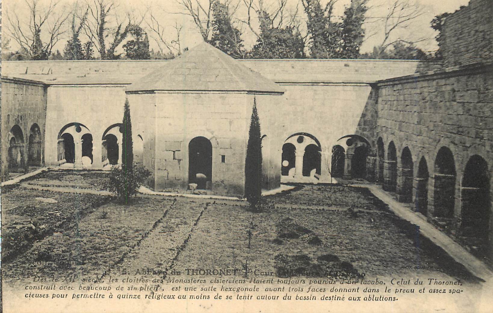 Abbaye de Thoronet — Cour des cloîtres et salle hexagonale — Éditeur non identifié