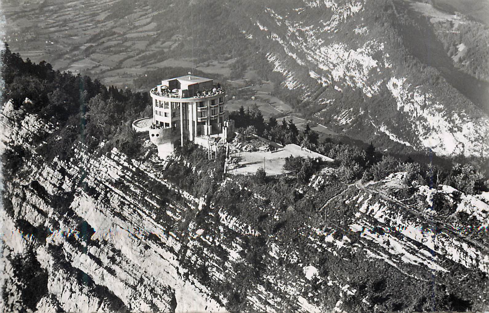 Mont Veyrier — Gare supérieure du téléphérique vue d'avion — Éditions G. Mouchet, Annecy