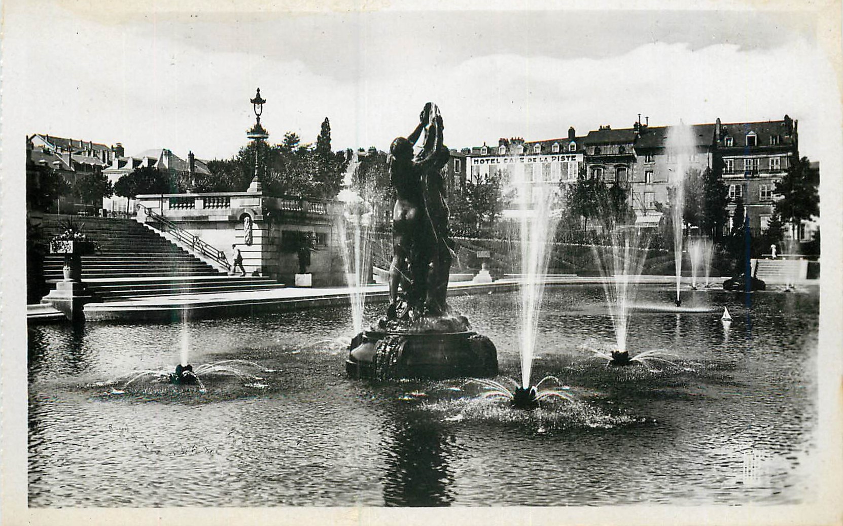 CPM Limoges Les Jardins de Juillets Les Jets d'Eau