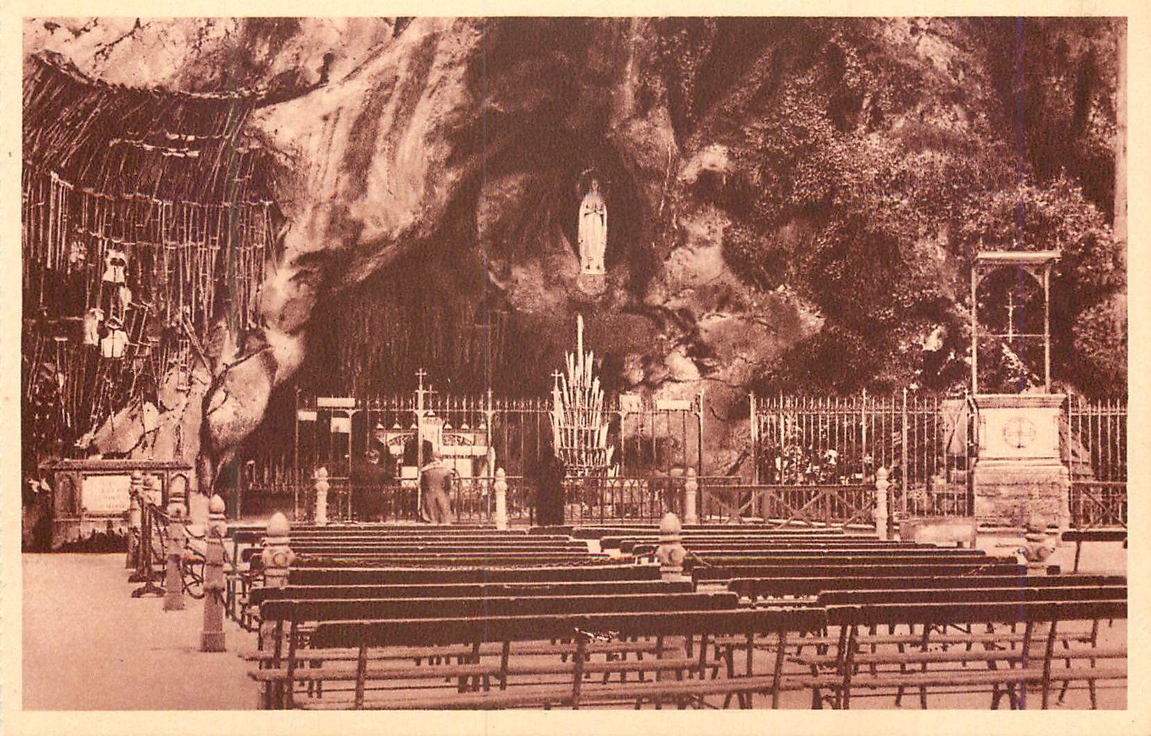 CPA Lourdes La Grotte Miraculeuse P D