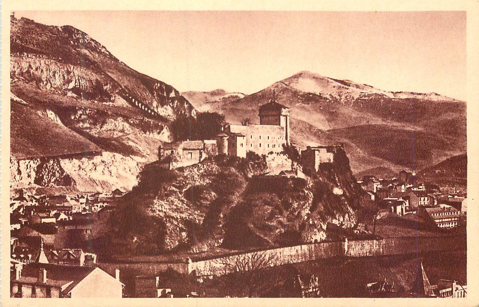 CPA Lourdes Le Chateau Fort PD