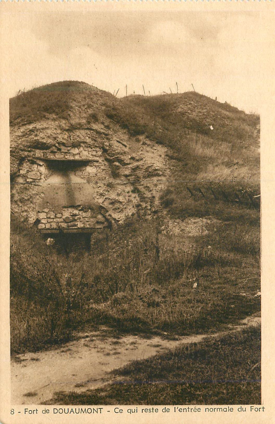Fort de DOUAUMONT — Ce qui reste de l'entrée normale du Fort — Édition Verdun