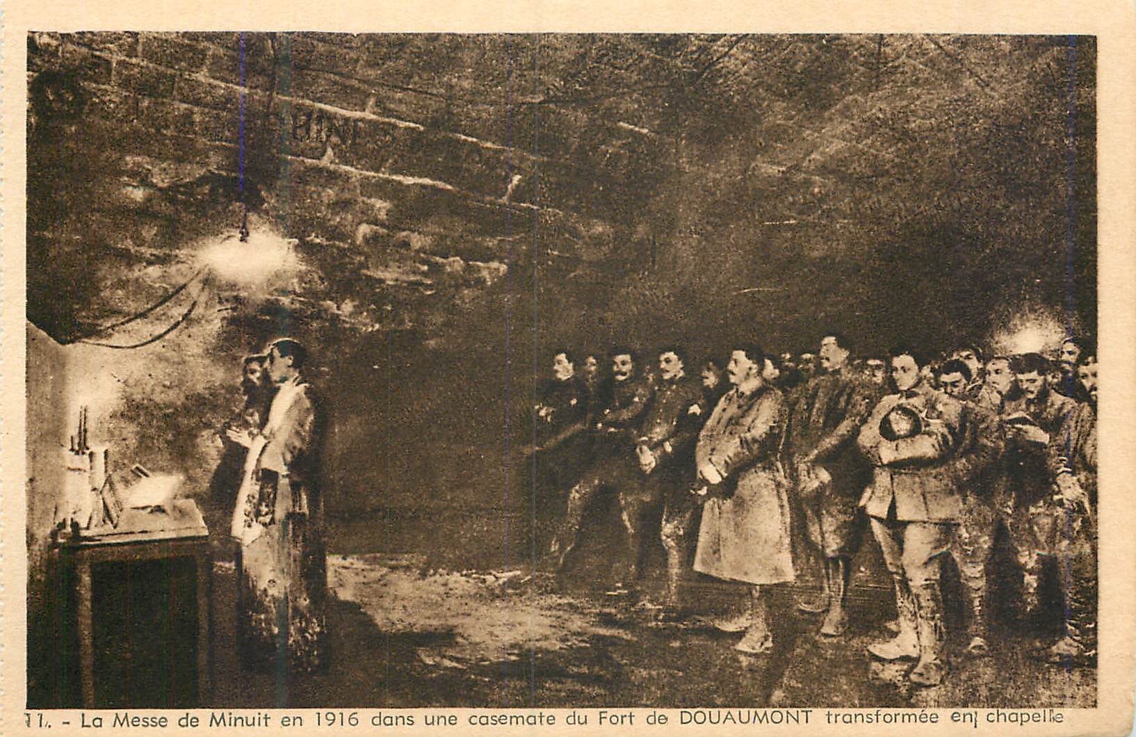 CPA La Messe de Minuit en 1916 dans une casemate du Fort de Douaumont Transformee en Chapelle Militaria