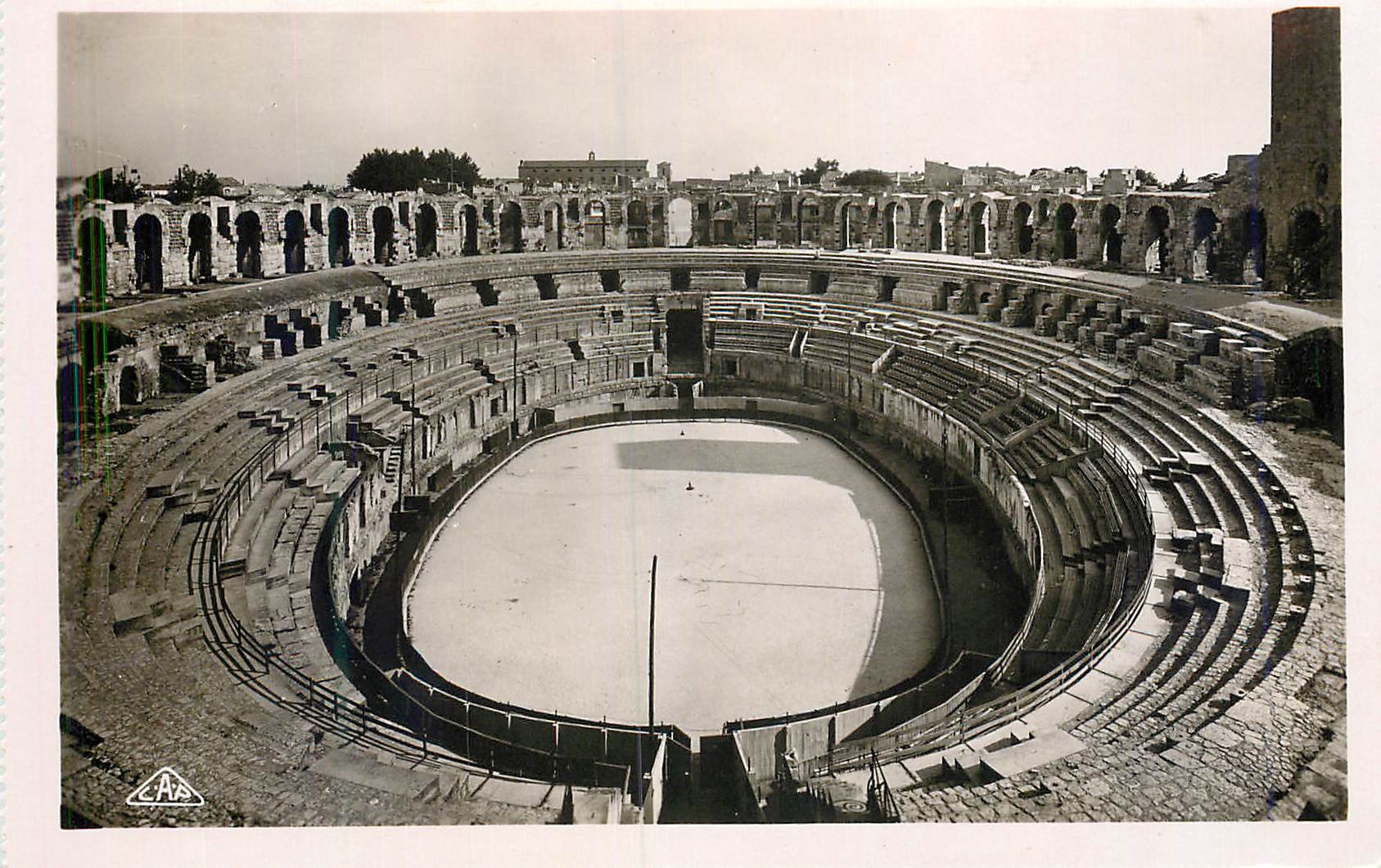 CPM Arles Les Arenes Vue Generale de L'Interieur