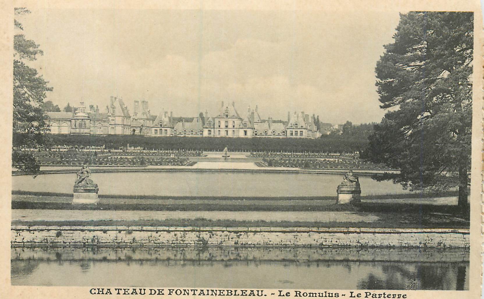 Château de Fontainebleau — Le Romulus — Le Parterre