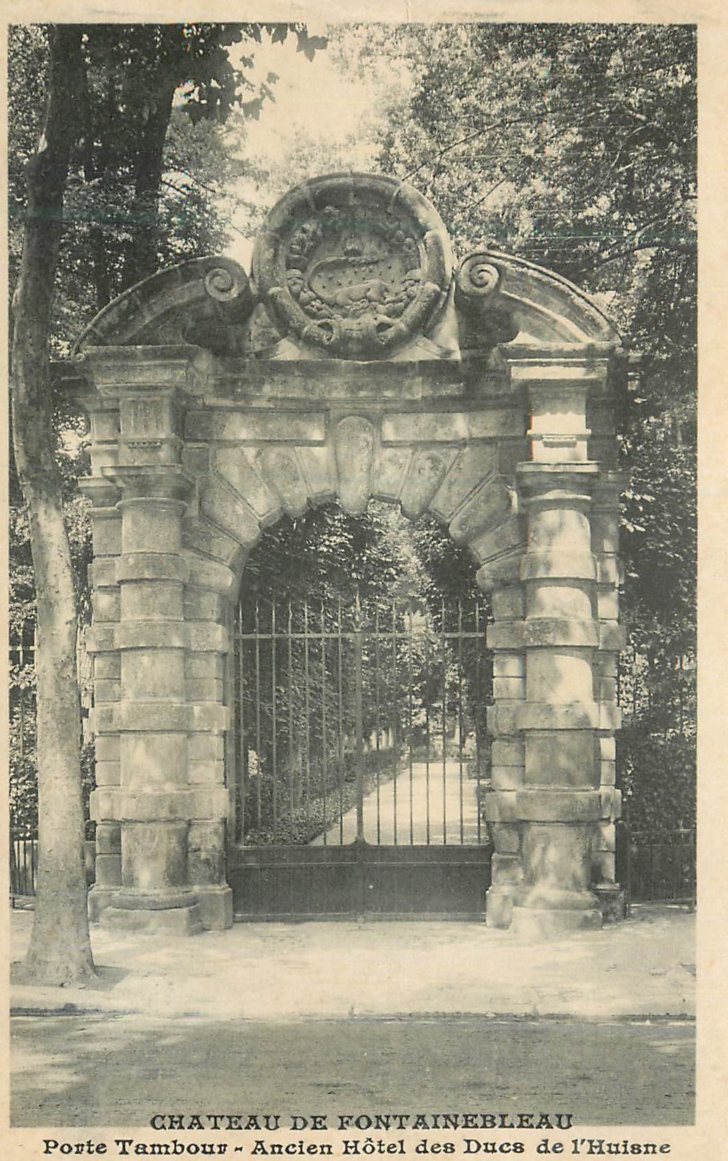 Trommeltor - Schloss Fontainebleau - Ehemaliges Hotel der Herren von l'Huisne