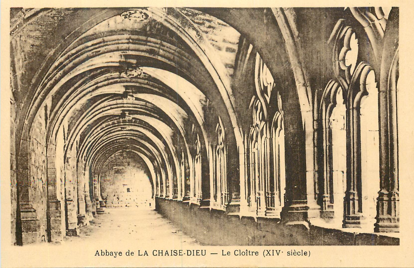 Abbaye de LA CHAISE-DIEU — Le Cloître (XIVe siècle)