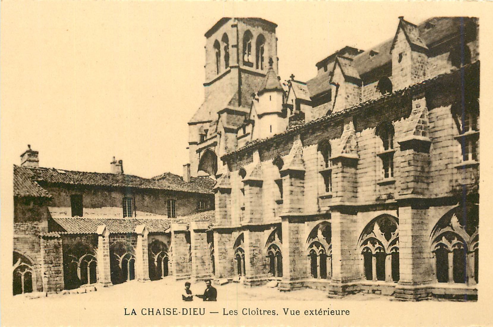 La Chaise-Dieu — Les Cloîtres. Vue extérieure