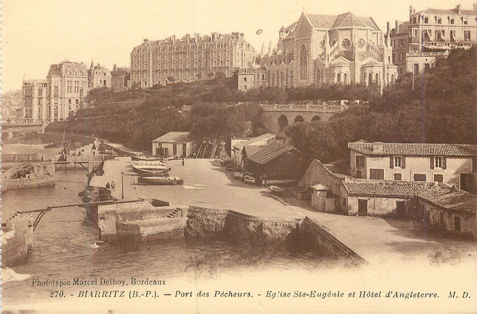 CPA Biarritz (B P) Port des Pecheurs Eglise Ste Eugenie et Hotel d'Angleterre