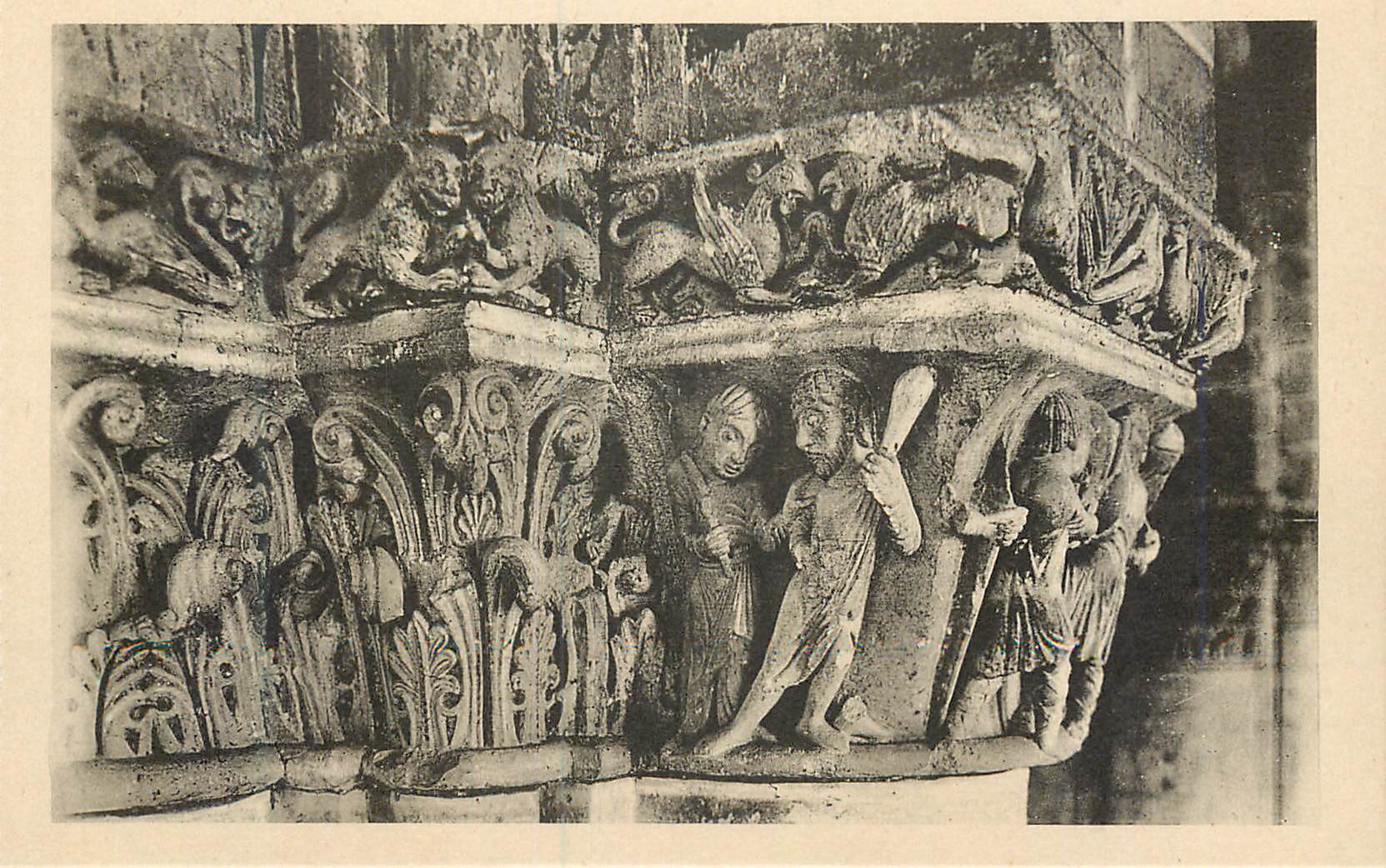 CPA Eglise de Cunault (M et L) Pilier 8 Personnages au Combat et Acanthes Stylisees