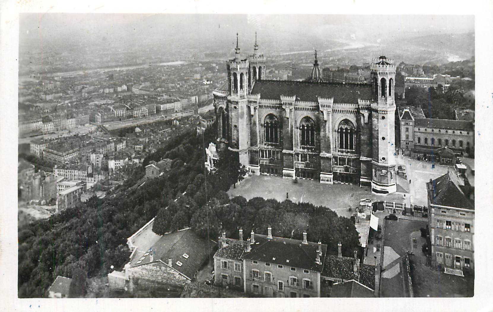 CPM Lyon Basilique de Fourviere et la Ville